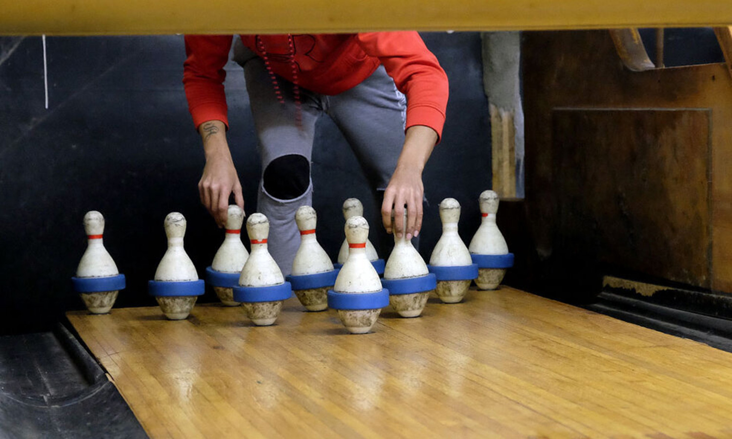 Vintage Kid Size Duck Pin Bowling Set with Balls Rare