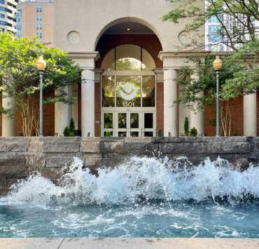 fountain mimicking oean wave crashing