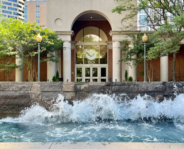 fountain mimicking oean wave crashing